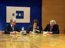 Firma del convenio con la Agencia EFE y el Instituto Cervantes que pondrá en marcha Practica español