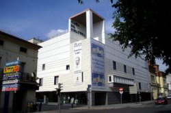 Las asociaciones de padres y colectivos de inmigrantes donan 3.000 euros al proyecto de ayuda alimentaria y económica "don Benito Acción Solidaria"