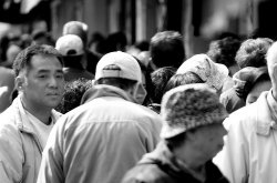 Los comerciantes chinos de Madrid recibirán una guía en su idioma para que conozcan los derechos del consumidor que deben aplicarse