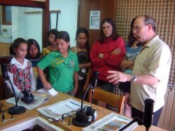 El Centro de Integración Local visita la asociación cultural Radio Briviesca