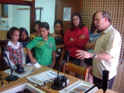 El Centro de Integración Local visita la asociación cultural Radio Briviesca 